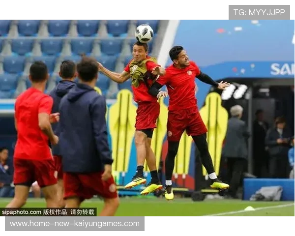 中场直塞+插上头球：默契配合为球队带来关键三分